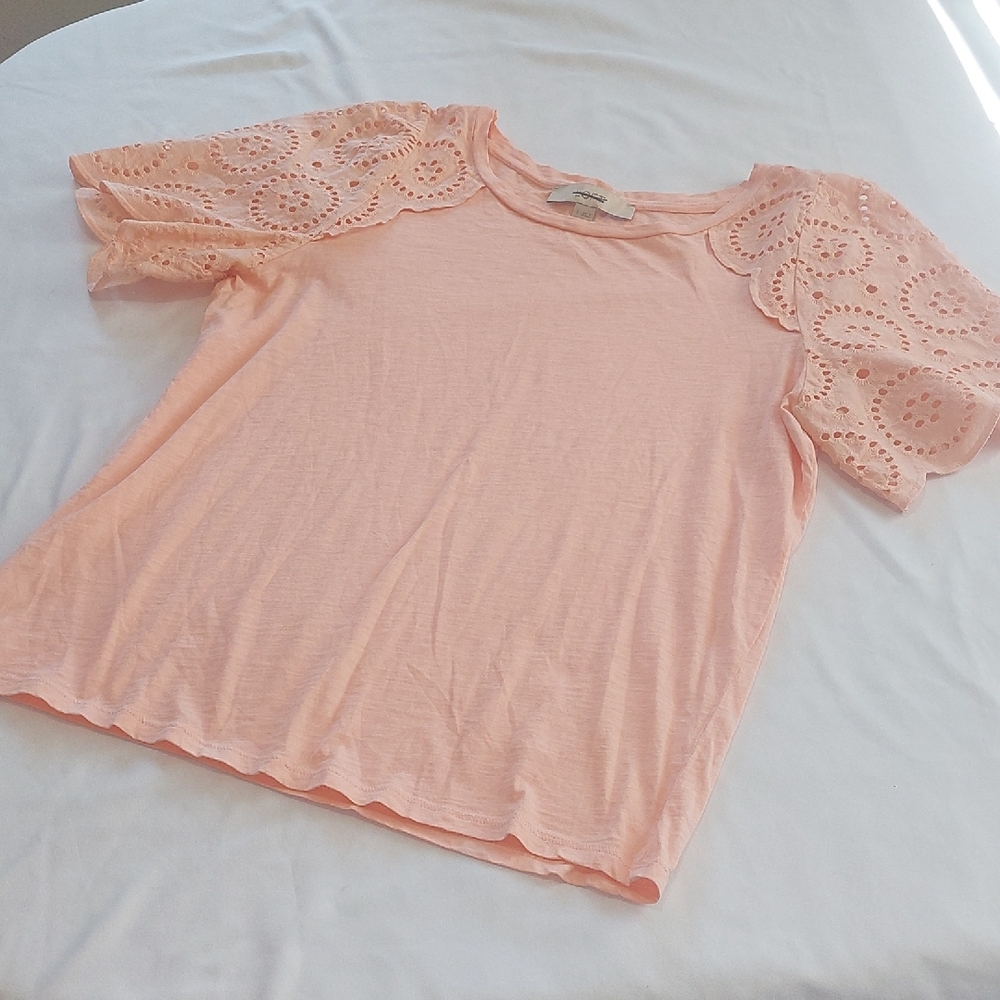 LOFT Peach Short Lace Sleeve Tee.Size Small .New Condition